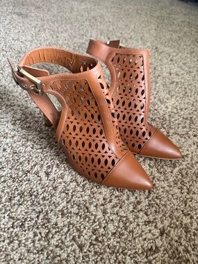 GUESS Womens GW VENILIA Leather Pointed Toe Platform Boots Brown Size 8